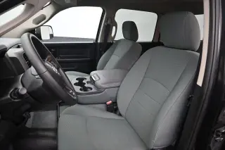 Ram 1500 2016 4x4 Tradesman de 4 puertas, cabina tripulación, caja corta de 5.5 pies