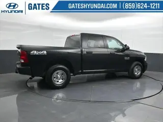 Ram 1500 2016 4x4 Tradesman de 4 puertas, cabina tripulación, caja corta de 5.5 pies