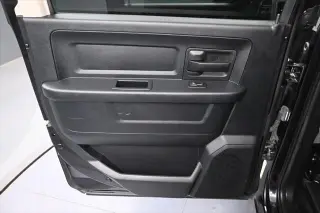 Ram 1500 2016 4x4 Tradesman de 4 puertas, cabina tripulación, caja corta de 5.5 pies