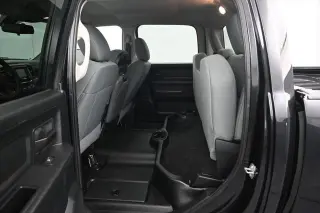 Ram 1500 2016 4x4 Tradesman de 4 puertas, cabina tripulación, caja corta de 5.5 pies