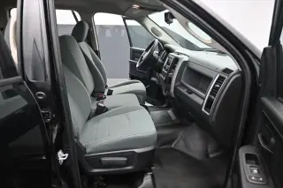 Ram 1500 2016 4x4 Tradesman de 4 puertas, cabina tripulación, caja corta de 5.5 pies