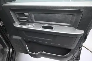 Ram 1500 2016 4x4 Tradesman de 4 puertas, cabina tripulación, caja corta de 5.5 pies