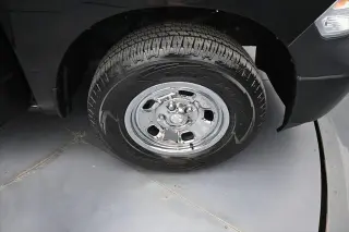 Ram 1500 2016 4x4 Tradesman de 4 puertas, cabina tripulación, caja corta de 5.5 pies