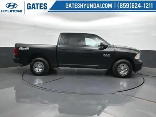 Ram 1500 2016 4x4 Tradesman de 4 puertas, cabina tripulación, caja corta de 5.5 pies