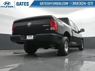 Ram 1500 2016 4x4 Tradesman de 4 puertas, cabina tripulación, caja corta de 5.5 pies