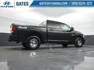 Ram 1500 2016 4x4 Tradesman de 4 puertas, cabina tripulación, caja corta de 5.5 pies