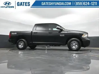 Ram 1500 2016 4x4 Tradesman de 4 puertas, cabina tripulación, caja corta de 5.5 pies