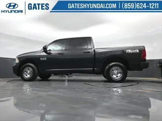 Ram 1500 2016 4x4 Tradesman de 4 puertas, cabina tripulación, caja corta de 5.5 pies