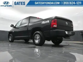 Ram 1500 2016 4x4 Tradesman de 4 puertas, cabina tripulación, caja corta de 5.5 pies