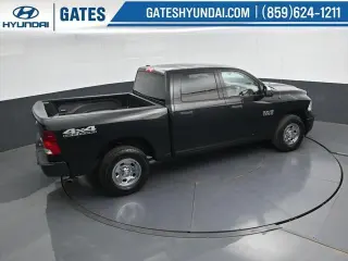 Ram 1500 2016 4x4 Tradesman de 4 puertas, cabina tripulación, caja corta de 5.5 pies