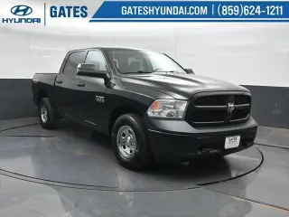 Ram 1500 2016 4x4 Tradesman de 4 puertas, cabina tripulación, caja corta de 5.5 pies