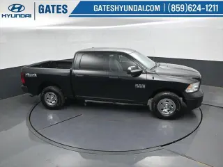 Ram 1500 2016 4x4 Tradesman de 4 puertas, cabina tripulación, caja corta de 5.5 pies