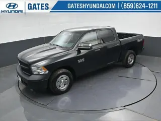 Ram 1500 2016 4x4 Tradesman de 4 puertas, cabina tripulación, caja corta de 5.5 pies
