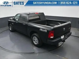 Ram 1500 2016 4x4 Tradesman de 4 puertas, cabina tripulación, caja corta de 5.5 pies