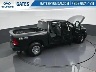 Ram 1500 2016 4x4 Tradesman de 4 puertas, cabina tripulación, caja corta de 5.5 pies