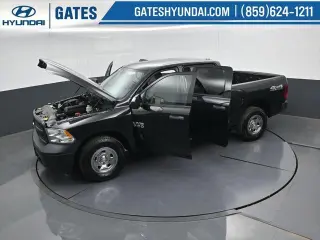 Ram 1500 2016 4x4 Tradesman de 4 puertas, cabina tripulación, caja corta de 5.5 pies