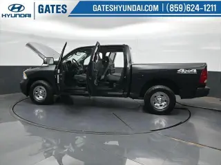 Ram 1500 2016 4x4 Tradesman de 4 puertas, cabina tripulación, caja corta de 5.5 pies