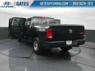 Ram 1500 2016 4x4 Tradesman de 4 puertas, cabina tripulación, caja corta de 5.5 pies