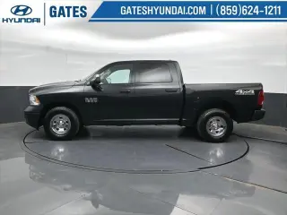 Ram 1500 2016 4x4 Tradesman de 4 puertas, cabina tripulación, caja corta de 5.5 pies
