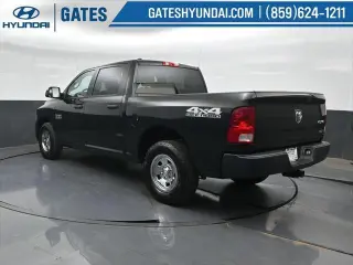 Ram 1500 2016 4x4 Tradesman de 4 puertas, cabina tripulación, caja corta de 5.5 pies