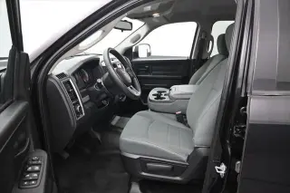 Ram 1500 2016 4x4 Tradesman de 4 puertas, cabina tripulación, caja corta de 5.5 pies