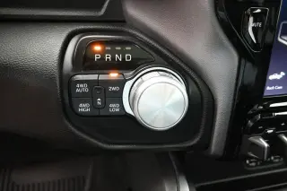 Ram 1500 2020 4x4 Laramie Crew Cab de 4 puertas, caja corta de 5.6 pies