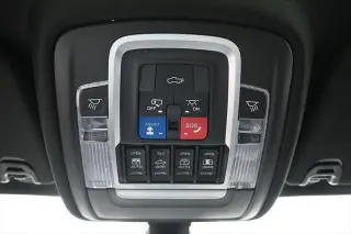 Ram 1500 2020 4x4 Laramie Crew Cab de 4 puertas, caja corta de 5.6 pies