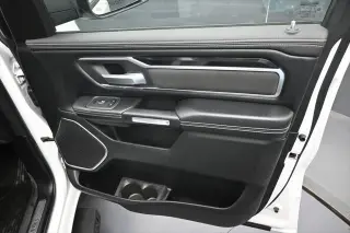 Ram 1500 2020 4x4 Laramie Crew Cab de 4 puertas, caja corta de 5.6 pies