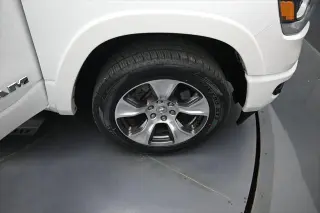 Ram 1500 2020 4x4 Laramie Crew Cab de 4 puertas, caja corta de 5.6 pies