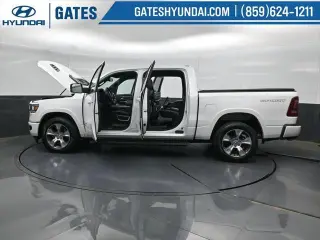 Ram 1500 2020 4x4 Laramie Crew Cab de 4 puertas, caja corta de 5.6 pies