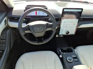 Ford Mustang Mach-E 2023 AWD Premium SUV de 4 puertas