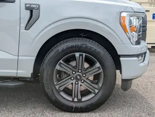 Ford F-150 2023 4x2 XLT 4 puertas SuperCrew caja corta de 5.5 pies