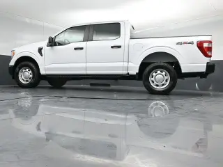 Ford F-150 2022 4x4 XL 4 puertas SuperCrew batea corta de 5.5 pies