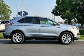 Ford Edge 2023 AWD Titanium 4dr Crossover