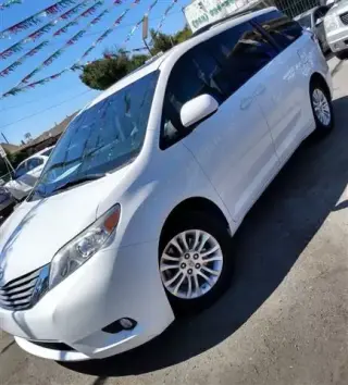 2013 Toyota Sienna XLE