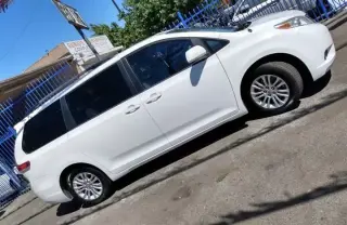 2013 Toyota Sienna XLE