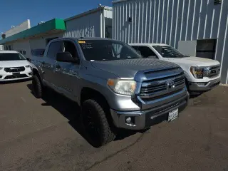 Toyota Tundra 2017 4x2 SR5 4dr CrewMax Cab Pickup SB (5.7L V8)