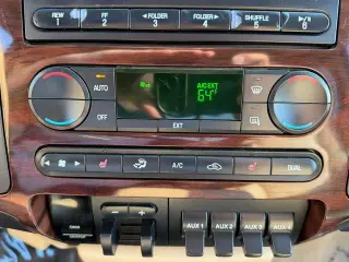 Ford F-350 Super Duty 2008 XL 4dr Crew Cab 4WD SB