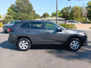 Toyota RAV4 2025 LE SUV de 4 puertas