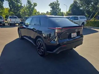 Toyota bZ 2026 XLE Plus 4dr Crossover
