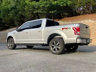 Ford F-150 2017 4x4 XLT 4dr SuperCrew 5.5 ft. SB