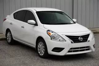 2018 Nissan versa SV 4D