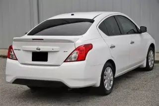 2018 Nissan versa SV 4D