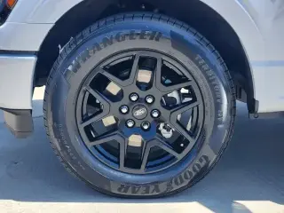 Ford F-150 2025 4x2 STX 4dr SuperCrew 5.5 ft. SB