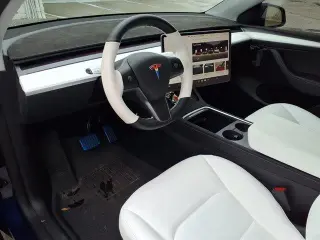 Tesla Model Y 2023 Crossover de 4 puertas
