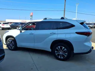 Toyota Highlander 2022 AWD XLE SUV de 4 puertas