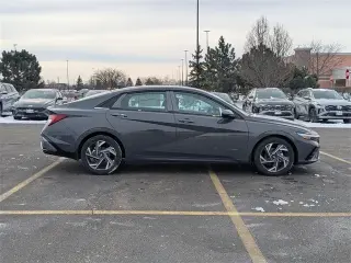 Hyundai ELANTRA 2025 SEL Convenience Sedán de 4 puertas