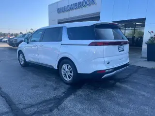 Kia Carnival 2024 LX 4 puertas Miniván
