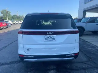 Kia Carnival 2024 LX 4 puertas Miniván