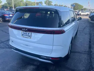 Kia Carnival 2024 LX 4 puertas Miniván